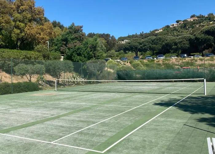 Apartament Avec Piscine, Vue Golf A Maxime